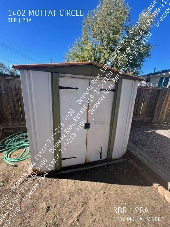 Building Photo - 1402 Moffat Cir
