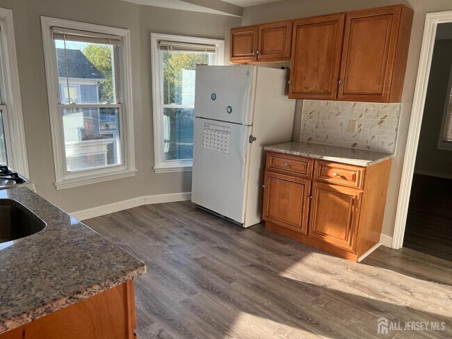 Building Photo - 104 W High St