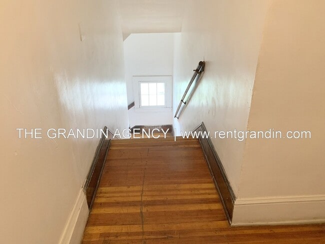 Building Photo - 1306 Patterson Ave SW