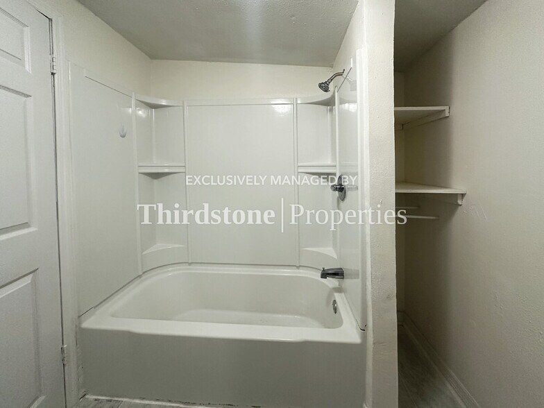 Building Photo - 672 Chestnut St