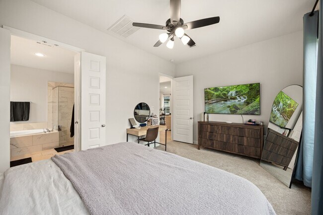 Building Photo - 8711 Hbr Pnes Dr