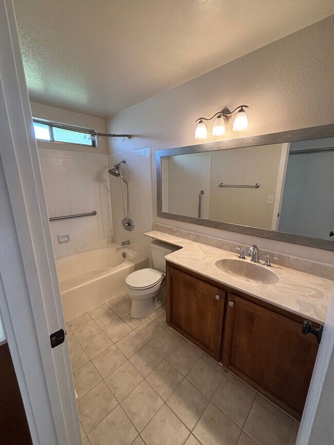 Building Photo - 3 bedroom 2 bathroom Single Family Home with A/C in Santa Rosa's Larkfield Area