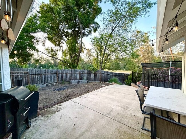 Building Photo - BEAUTIFUL 5 BED/3 BATH HOME IN THE HIDDEN HILLS SUBDIVISION