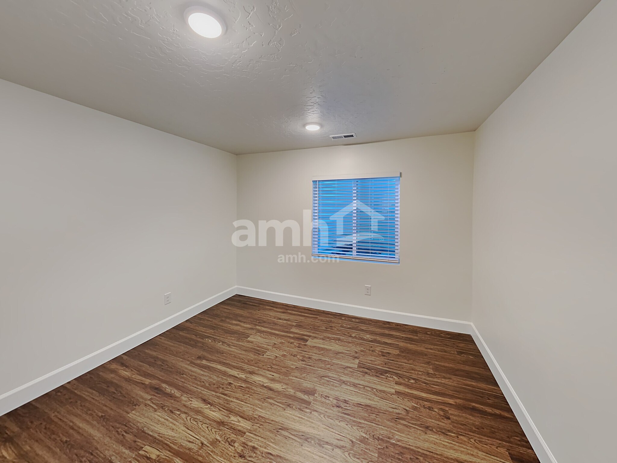 Building Photo - 6818 N Silver Gate Dr