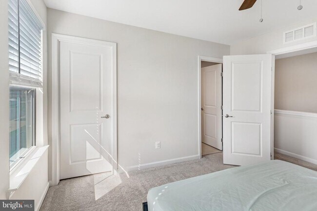 Building Photo - 11241 Wheeler Ridge Dr