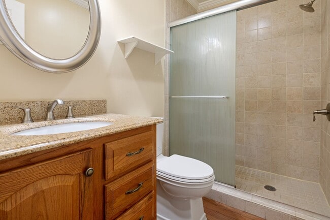 Building Photo - Renovated South Asheville Condo