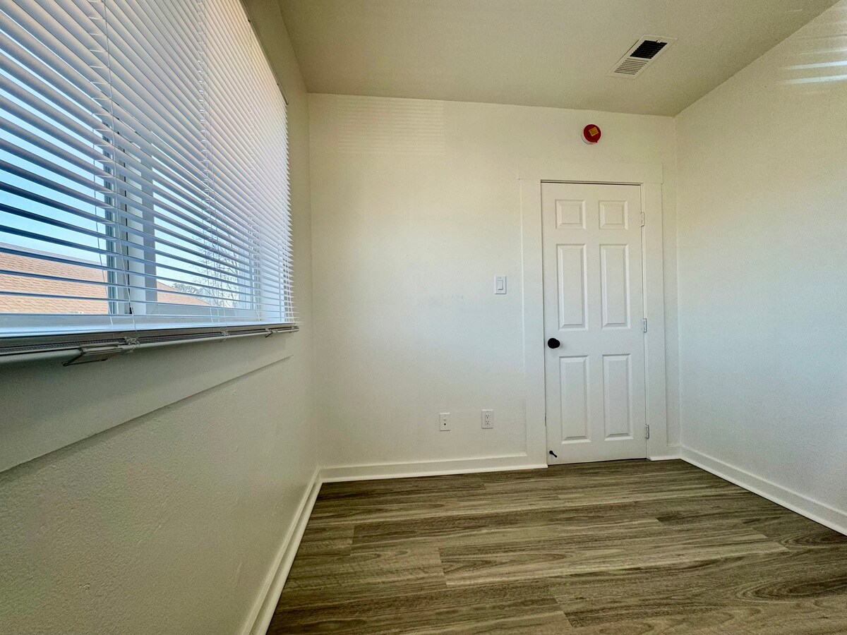 Building Photo - 695 30th St