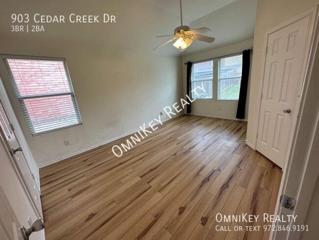 Building Photo - 903 Cedar Creek Dr
