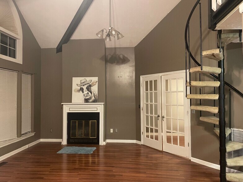 Building Photo - 1109 Waggoner Ct W