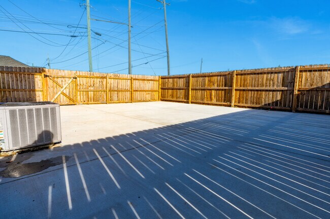 Building Photo - 1146 Pierce St