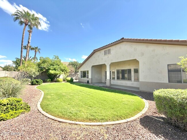 Building Photo - 12816 W Vista Paseo Dr
