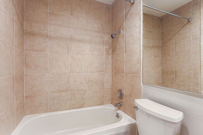 Building Photo - Nicely updated 1 bed 1 bath condo for rent in Sylvan Heights