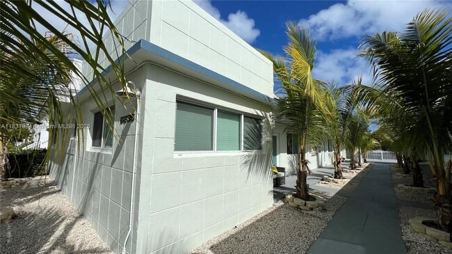 Building Photo - 8227 Crespi Blvd