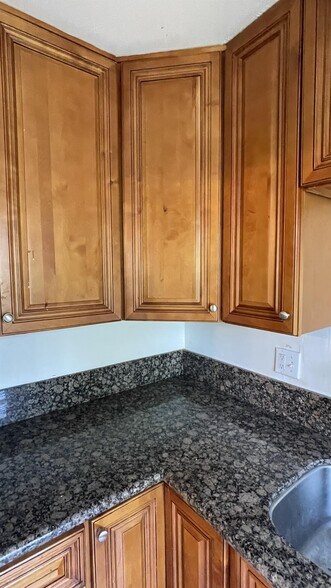 Building Photo - 410 S Sierra Madre Blvd