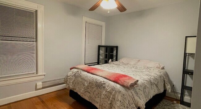 Building Photo - 21.5 Thayer St