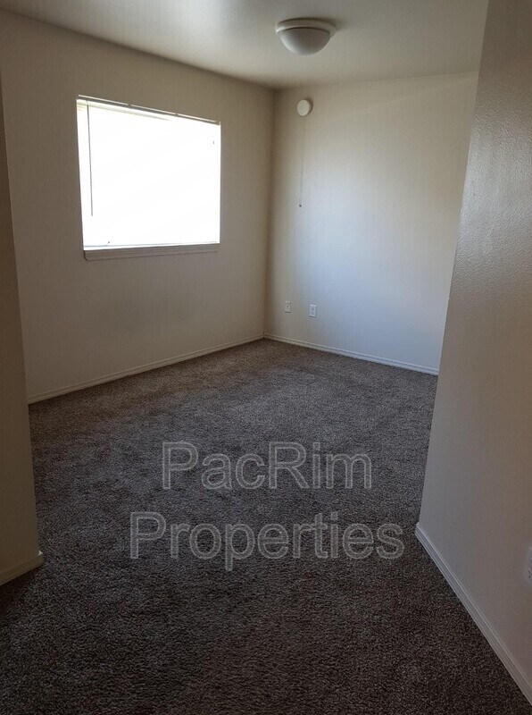 Building Photo - 1930 N Creekwood Park Cir