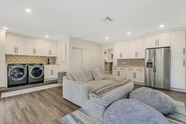 Building Photo - 15866 Alexander Run