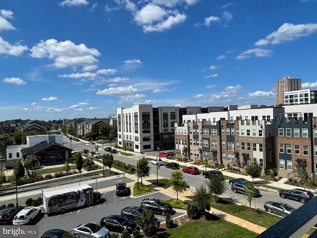 Building Photo - 313 Salinger Pl
