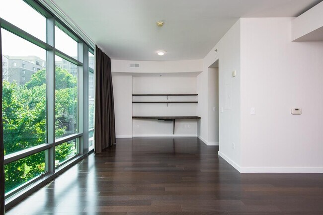 Building Photo - Beautiful Studio Condo In The Adelicia