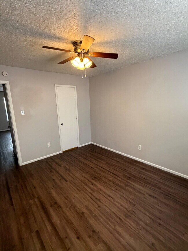 Building Photo - 3211 35th St