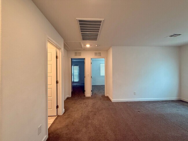 Building Photo - 3 BED 2.5 BATH 2 CAR GARAGE TOWNHOUSE w/ LOFT in CADENCE FOR RENT!