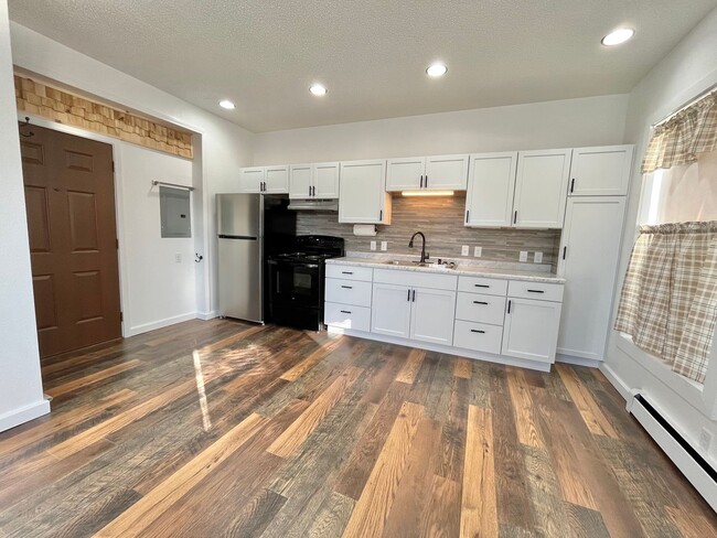 Building Photo - Spacious Studio for rent near Downtown Sioux Falls!