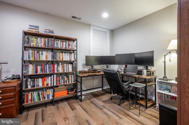 Building Photo - 1126 N Stuart St