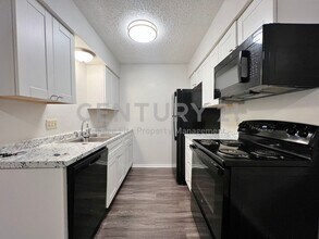 Building Photo - Spacious 2/1.5 in Denton Ready For Move-In!