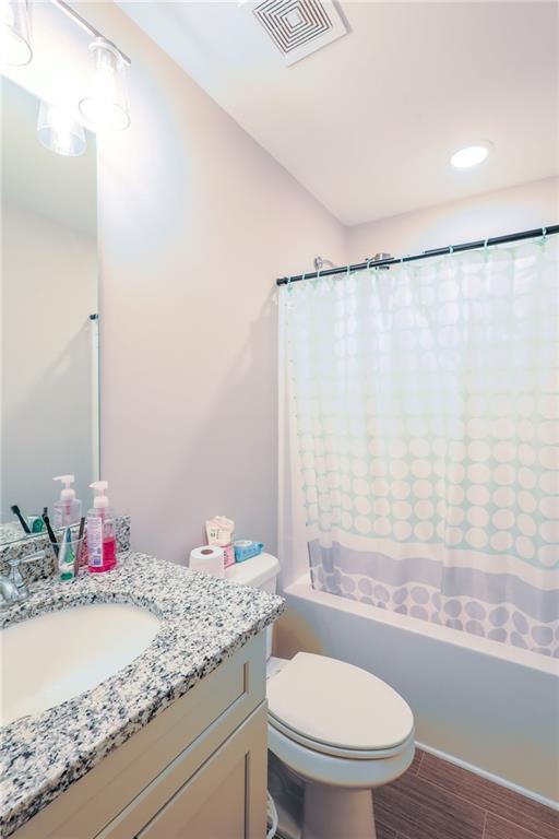 Building Photo - 225 Eva Wy