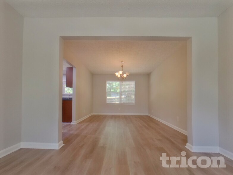 Building Photo - 156 Bridgestone Ln