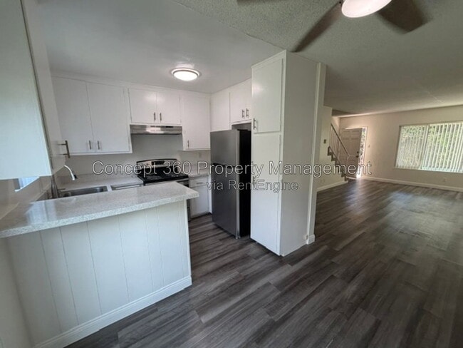 Building Photo - 327 Molino Ave