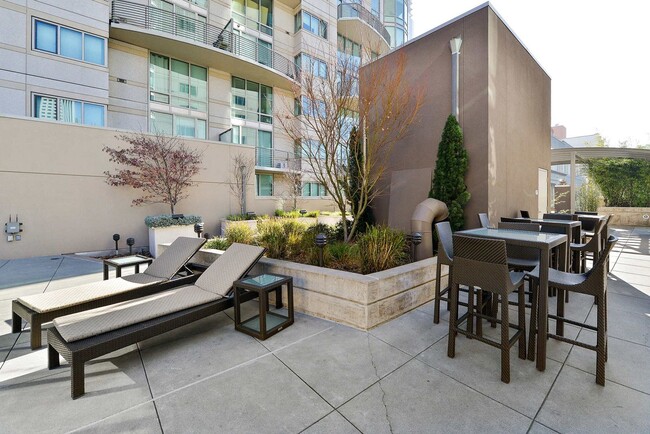 Building Photo - Luxury Living at The Metropolitan 1BR/1BA/...