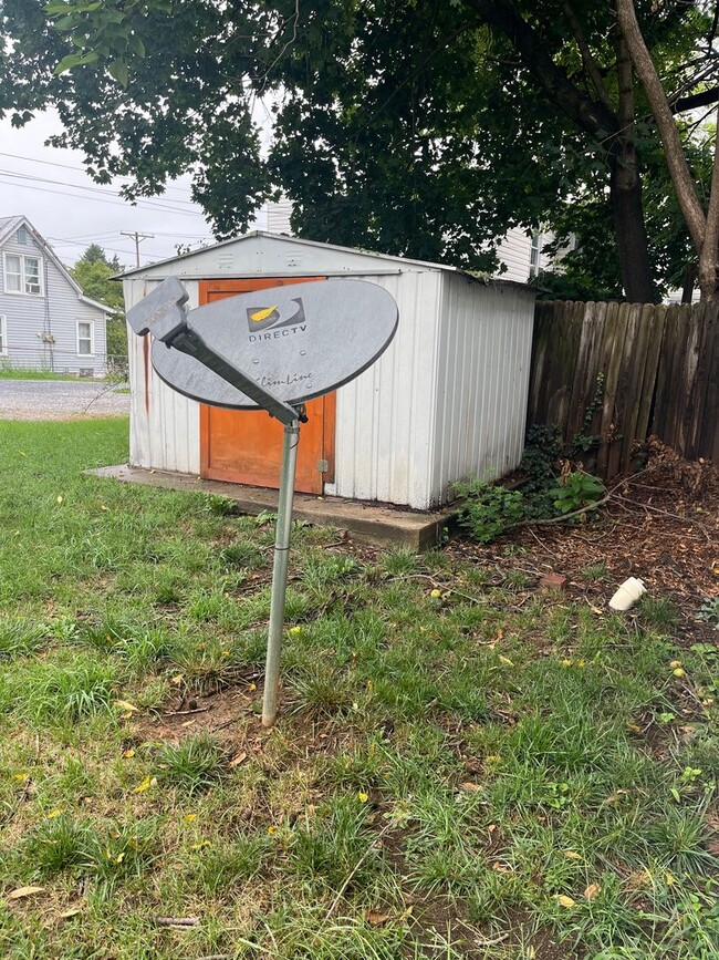 Building Photo - 2-3 Bedroom, 1 Bathroom Detached House in Shippensburg