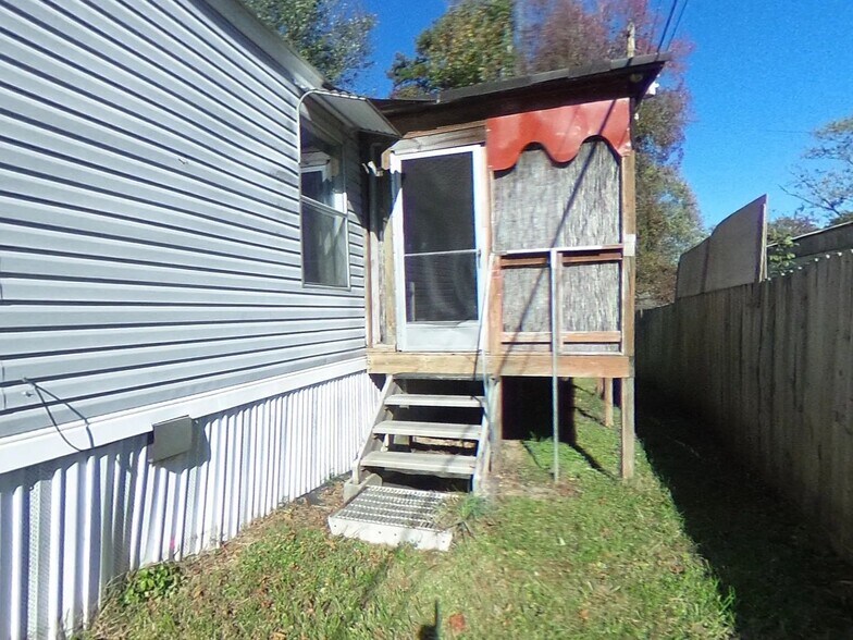 Building Photo - 204 Royal St