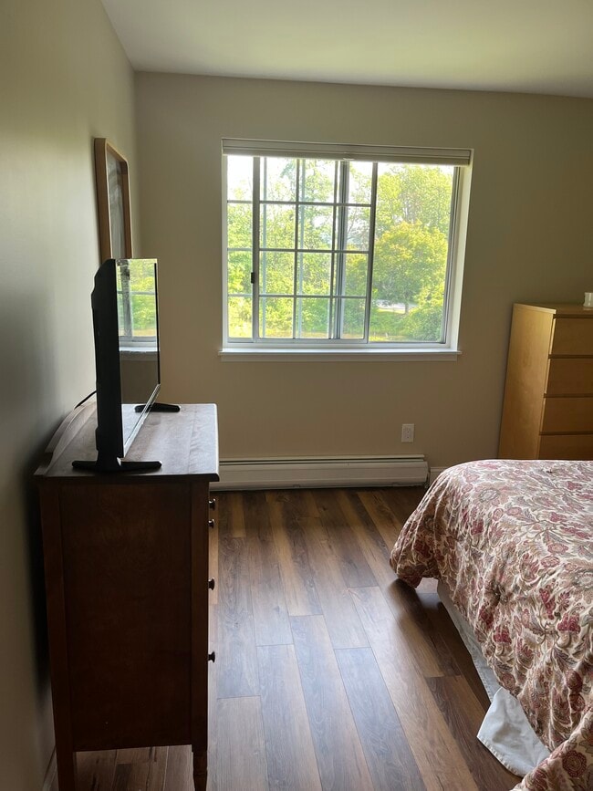 Main bedroom - 9 Lake Forest Dr