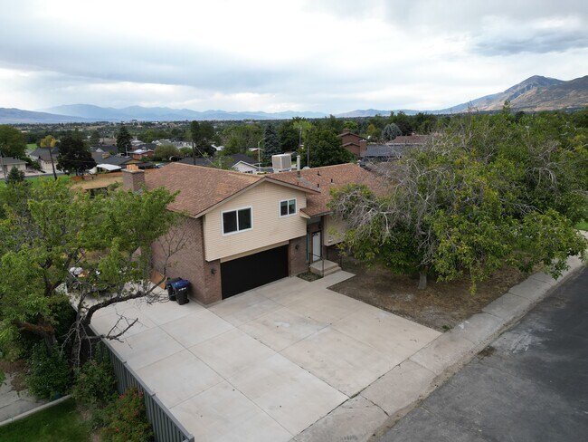 Building Photo - 2351 N 850 E
