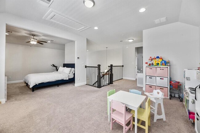 Building Photo - 304 Gulfton St