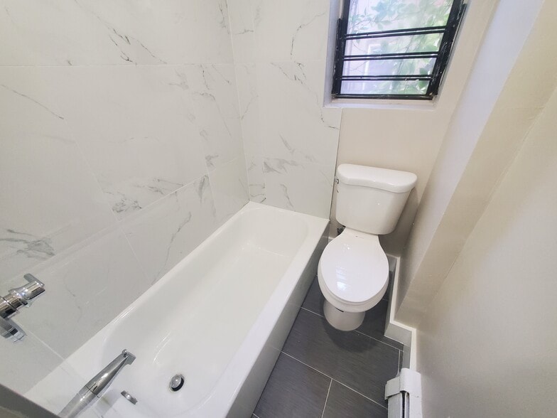 Unit 5 - 110 Warner Ave