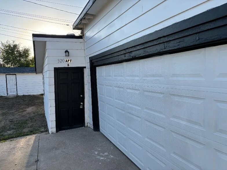 Building Photo - 320 13th Ave