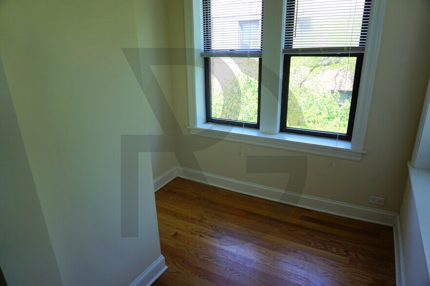 Building Photo - 3732 N Pine Grove Ave
