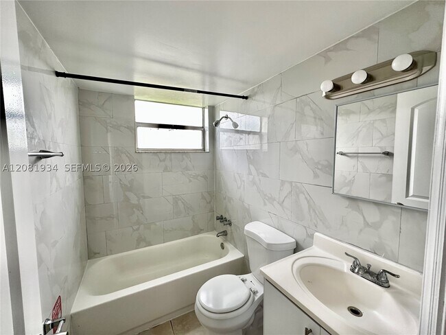 Building Photo - 11605 Canal Dr