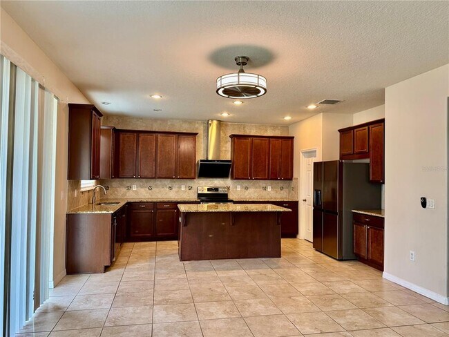 Building Photo - 2504 Amati Dr