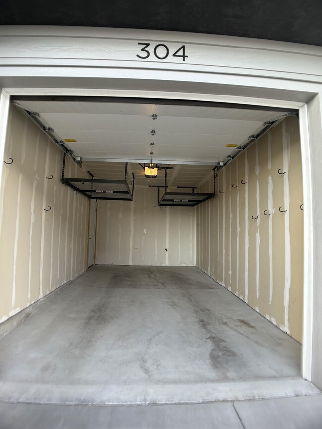 Building Photo - 463 W 60 S