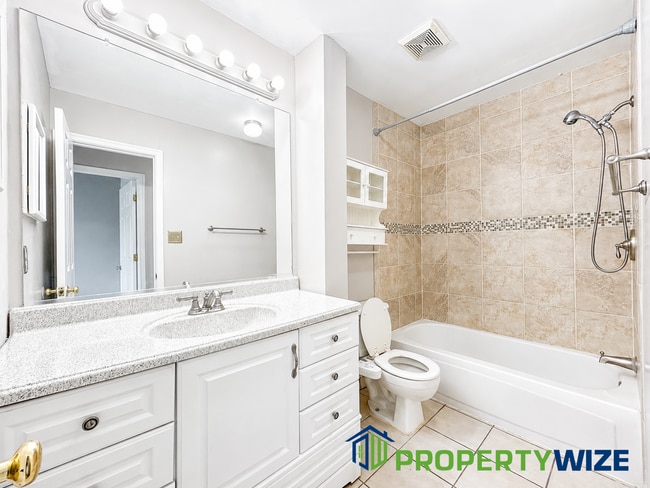Building Photo - 7646 Oldfield Ln
