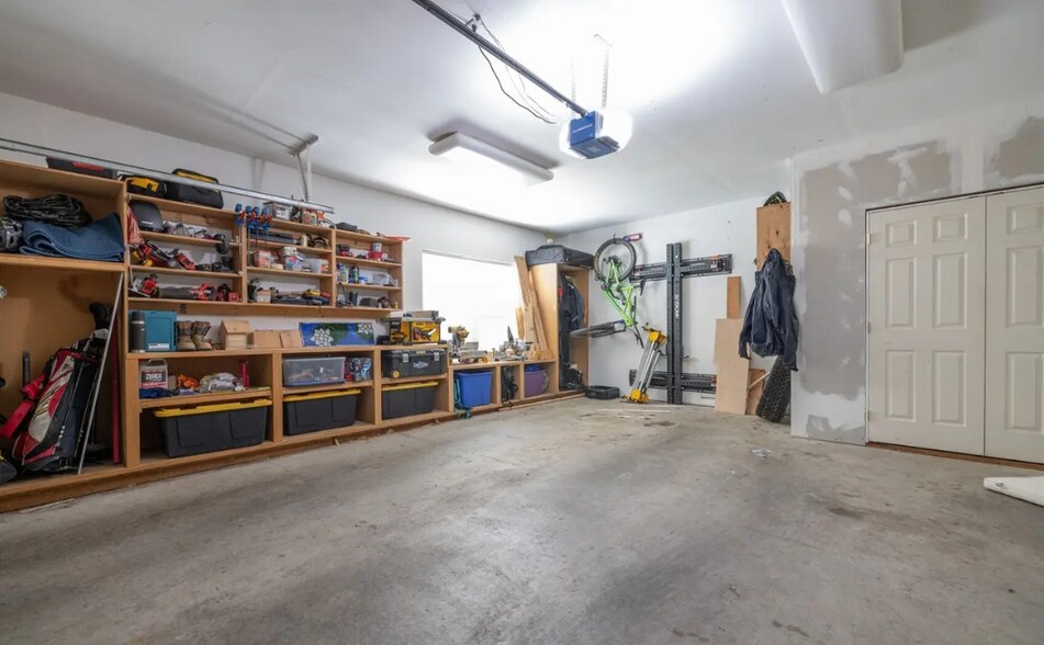 Building Photo - 3301 Park Ln