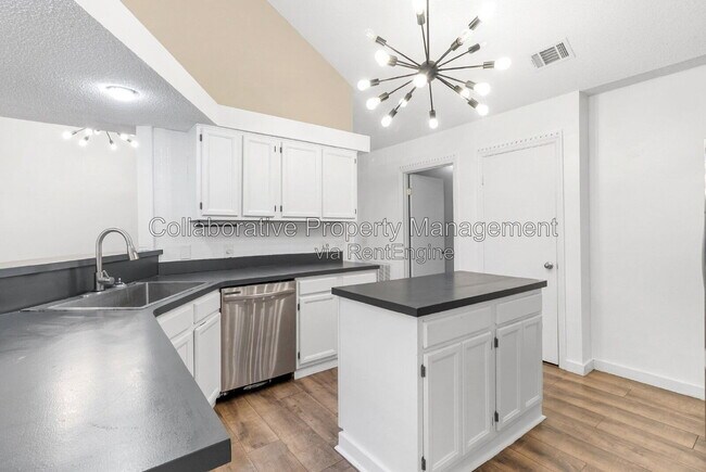 Building Photo - 6 English Saddle Ct