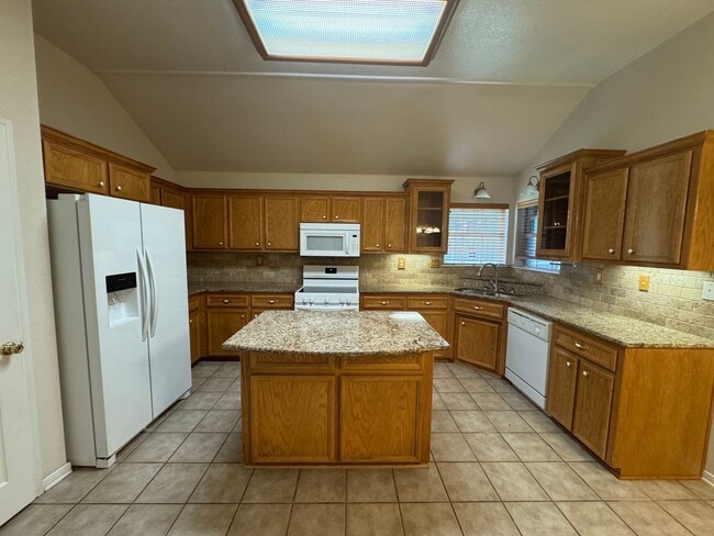 Building Photo - 2705 Jasmine Ln