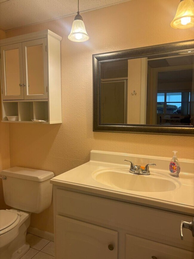 Building Photo - 205 Andover Pl