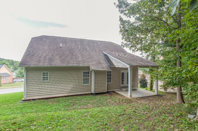 Building Photo - 1800 Woodland Pointe Dr