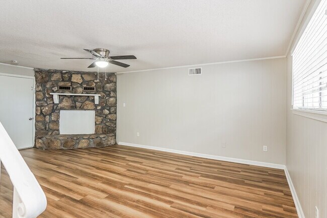 Building Photo - 1724 Sonia Dr